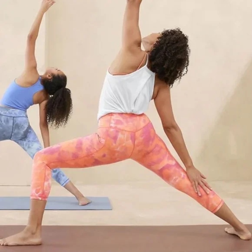 Athleta Salutation Stash Pocket II Peach Capri Leggings . Size S